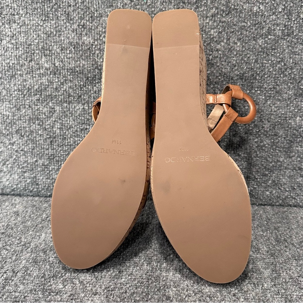 Bernardo size11 Kennedy leather platform wedge sandal in Luggage tan ankle strap - Picture 8 of 9